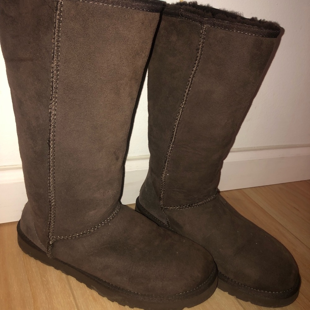 Women’s uggs. Brown. Size 7